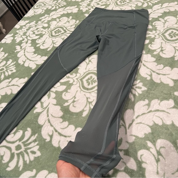 Victoria Sport Knockout Sage Green Leggings size small - Picture 10 of 12
